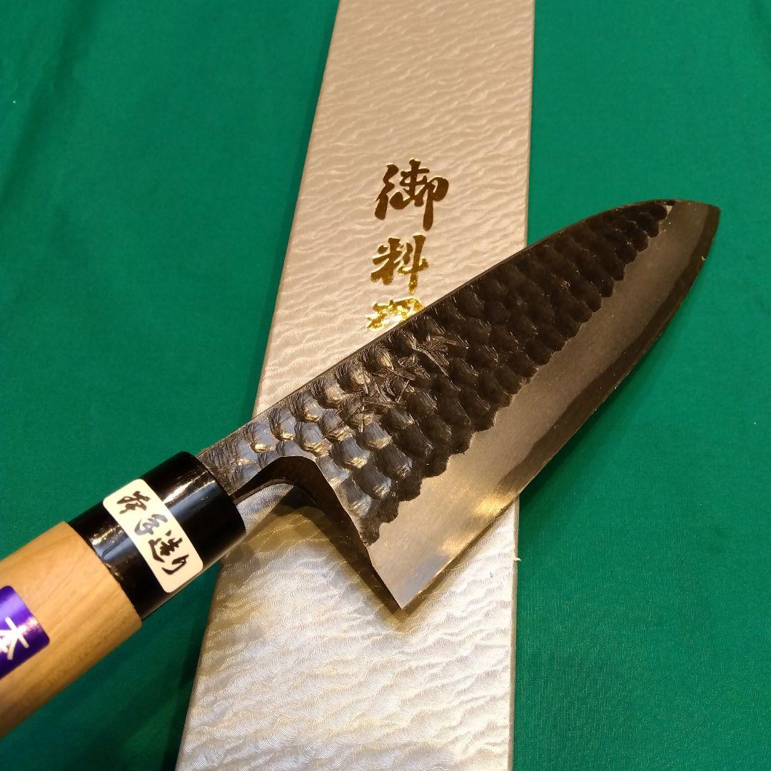 《安来白鋼》正光作　黒打槌目　　出刃包丁　5.5寸　165ミリ　桜柄付き