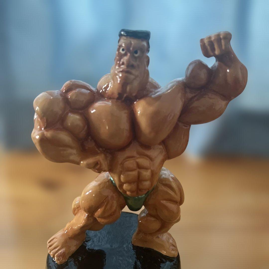 アメリカ輸入品】Art Fusion ボディビルダ一のタフな体つきの珍しい彫像