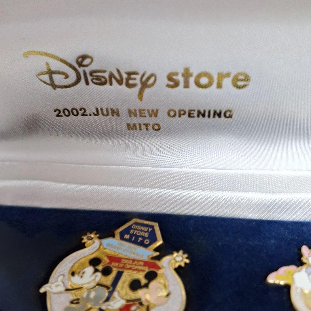 レア ディズニーストア限定 オープン記念ピンバッジ - メルカリ