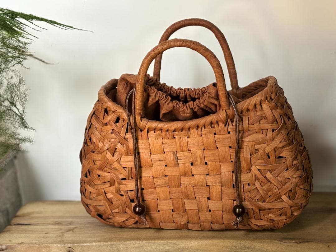 山葡萄 かご 市松編み 乱れ編み 職人手編み 籠 手提げ 内布あり 国産山葡萄 山葡萄かごバッグ 山葡萄籠バッグ 太ひご 市松編み、花編み