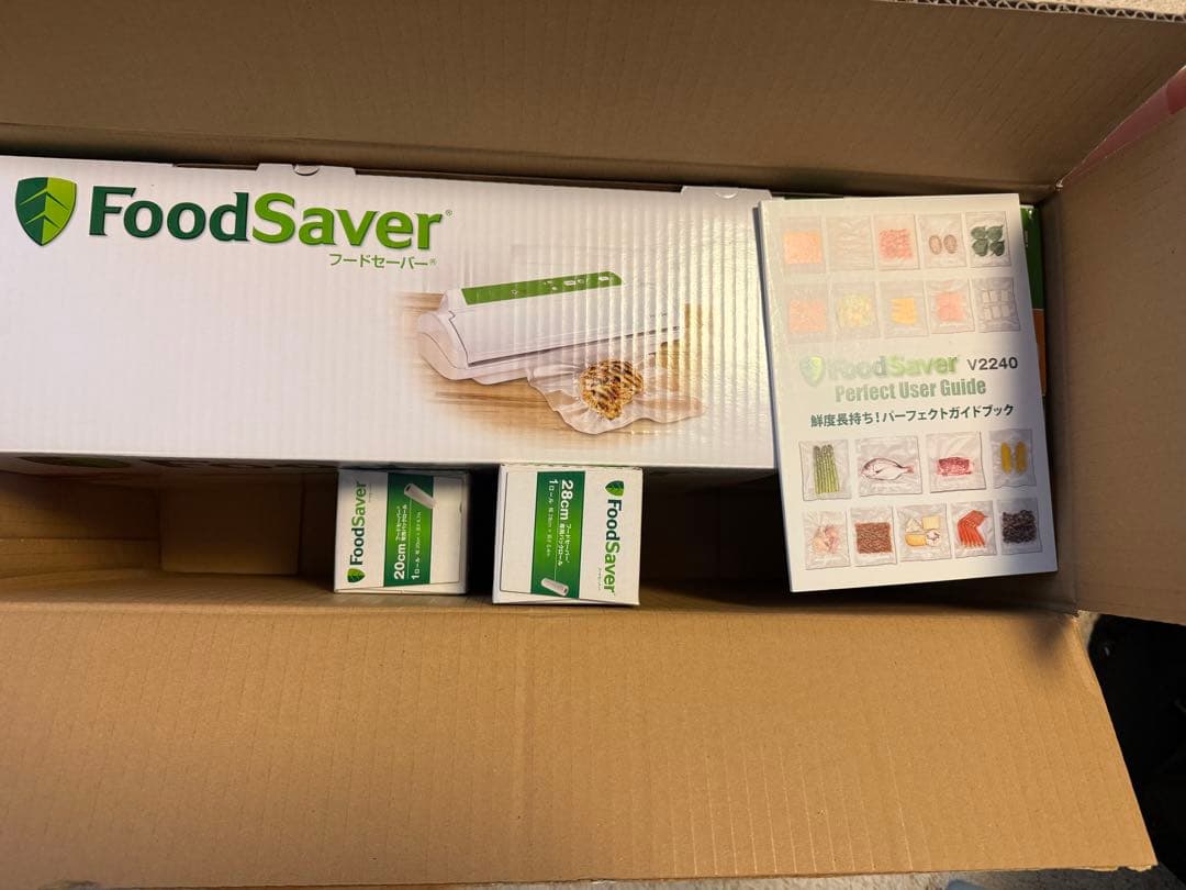 FoodSaver V2240 真空保存機と袋 28cm 2本20cm 2本 Amazon | FoodSaver 【公式】 真空パック機 フードセーバーV2240