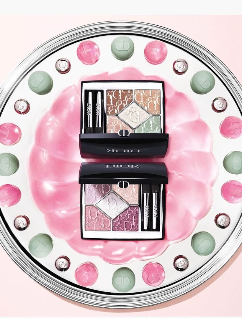 新製品 ウルトラピンク アイシャドウパレット 数量限定