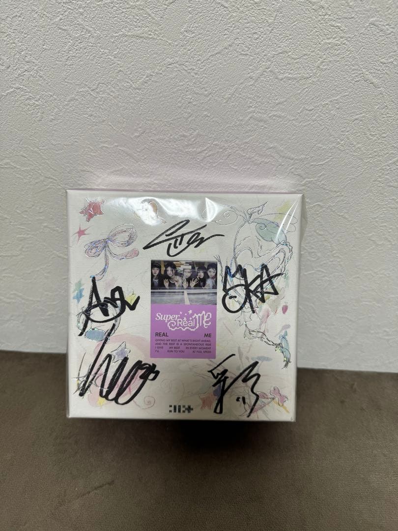 ILLIT アイリット 直筆サイン入り アルバム super real me - メルカリ