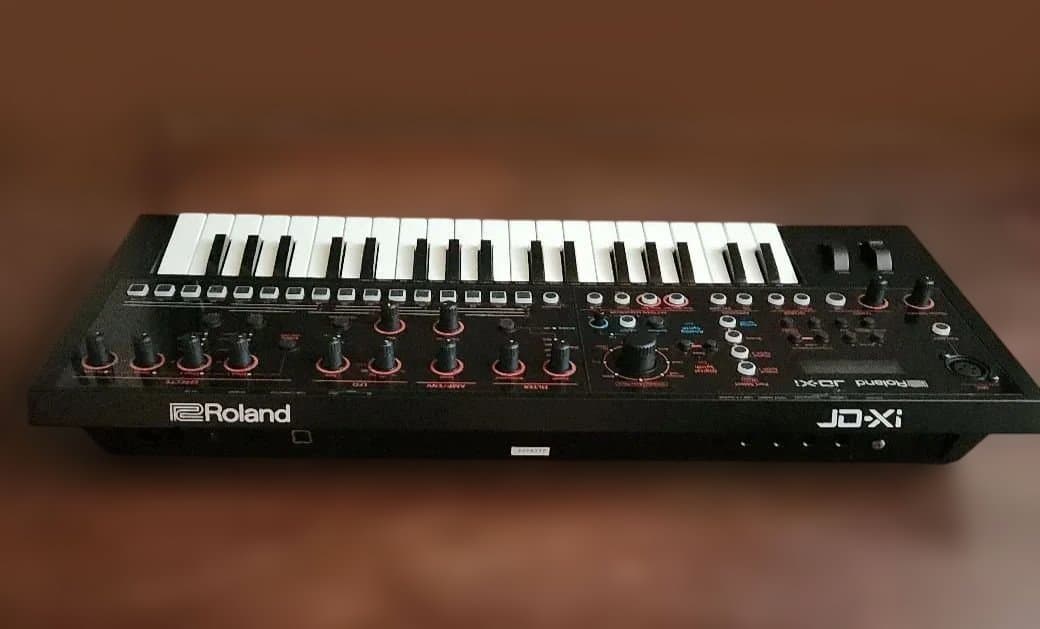Roland JD-Xi シンセサイザー 37鍵❇️電源ケーブル・マイク・元箱付
