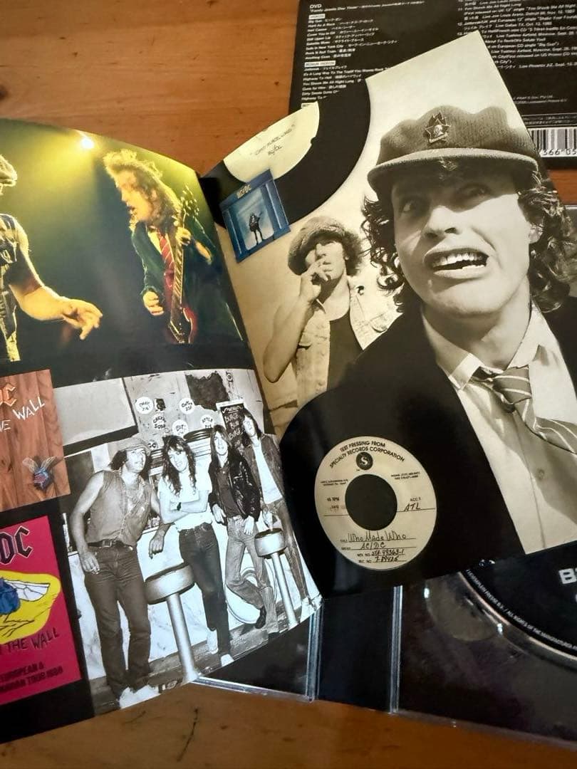 AC/DC バックトラックス-ライト兄弟は空を飛び,ヤング兄弟はリフを刻む