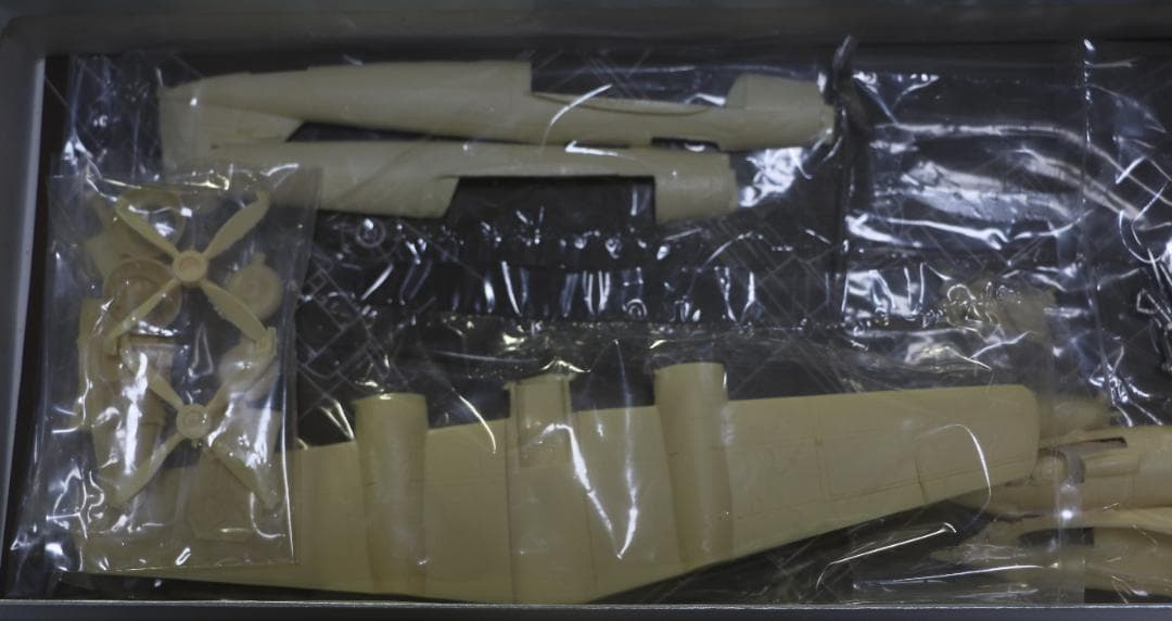 超貴重 メカドール製陸軍試作機 キー83試作遠距離戦闘機 1/72