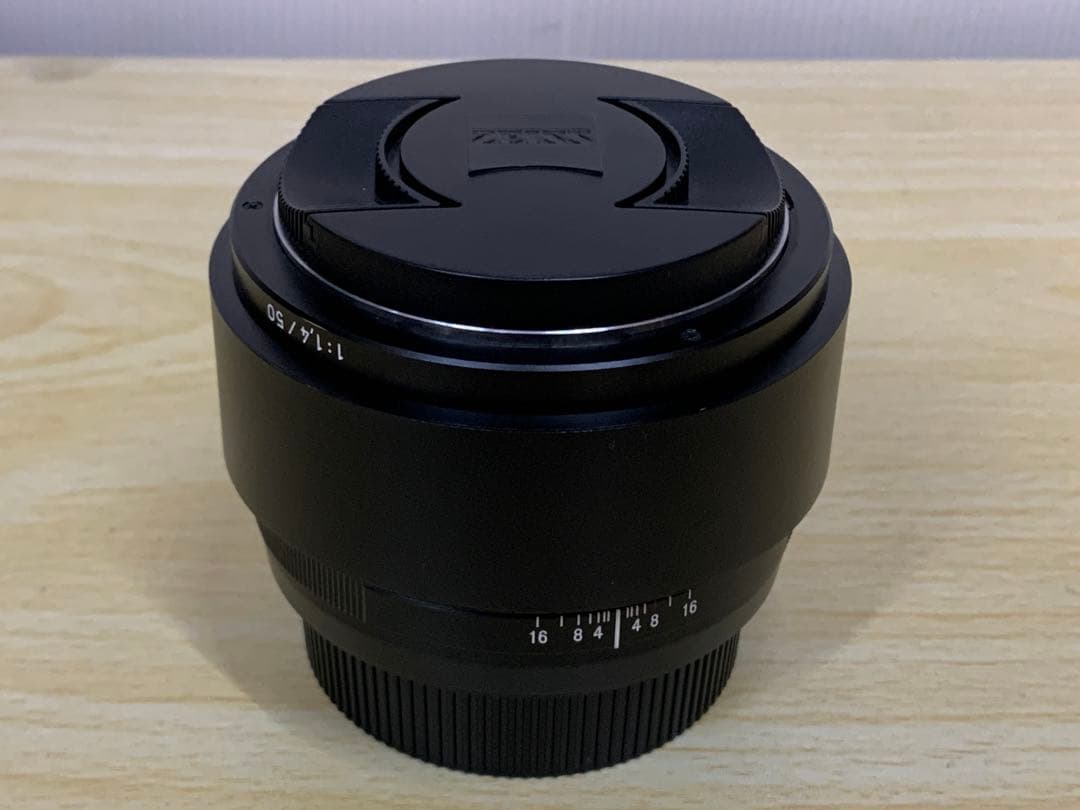 Carl Zeiss カメラ用レンズ 1.4/50ZE MM70303-4 カメラレンズ T* 1.4/50 Planar ブラック [キヤノンEF /単焦点レンズ