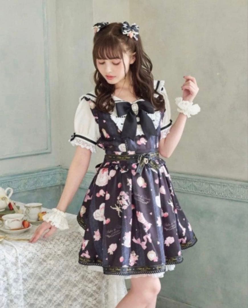 LIZLISA Salon de Fraise柄ワンピース - メルカリ