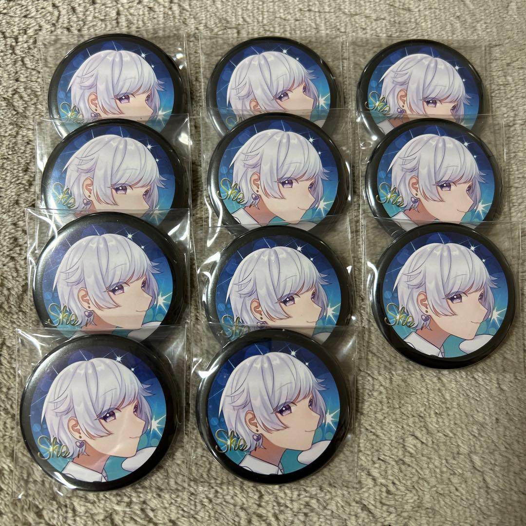 いれいす 初兎 缶バッジ Blue Moon - メルカリ