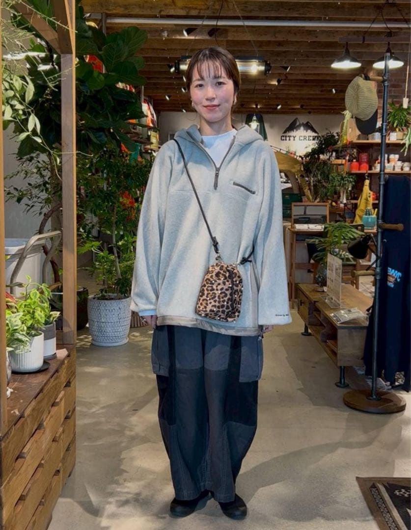 ソフトフリース切替ZIPパーカー ベージュ - メルカリ