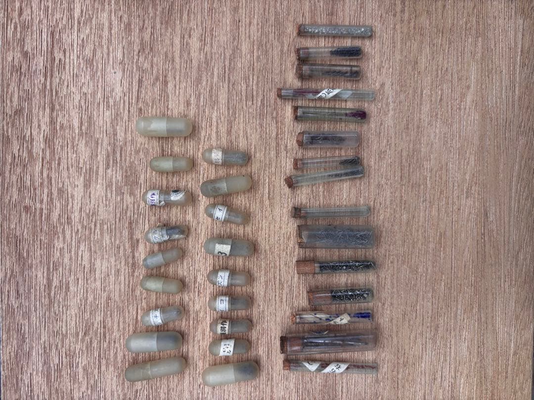 時計風防がたくさん入った小引き出し 5杯 時計部品 針 腕時計 デッド