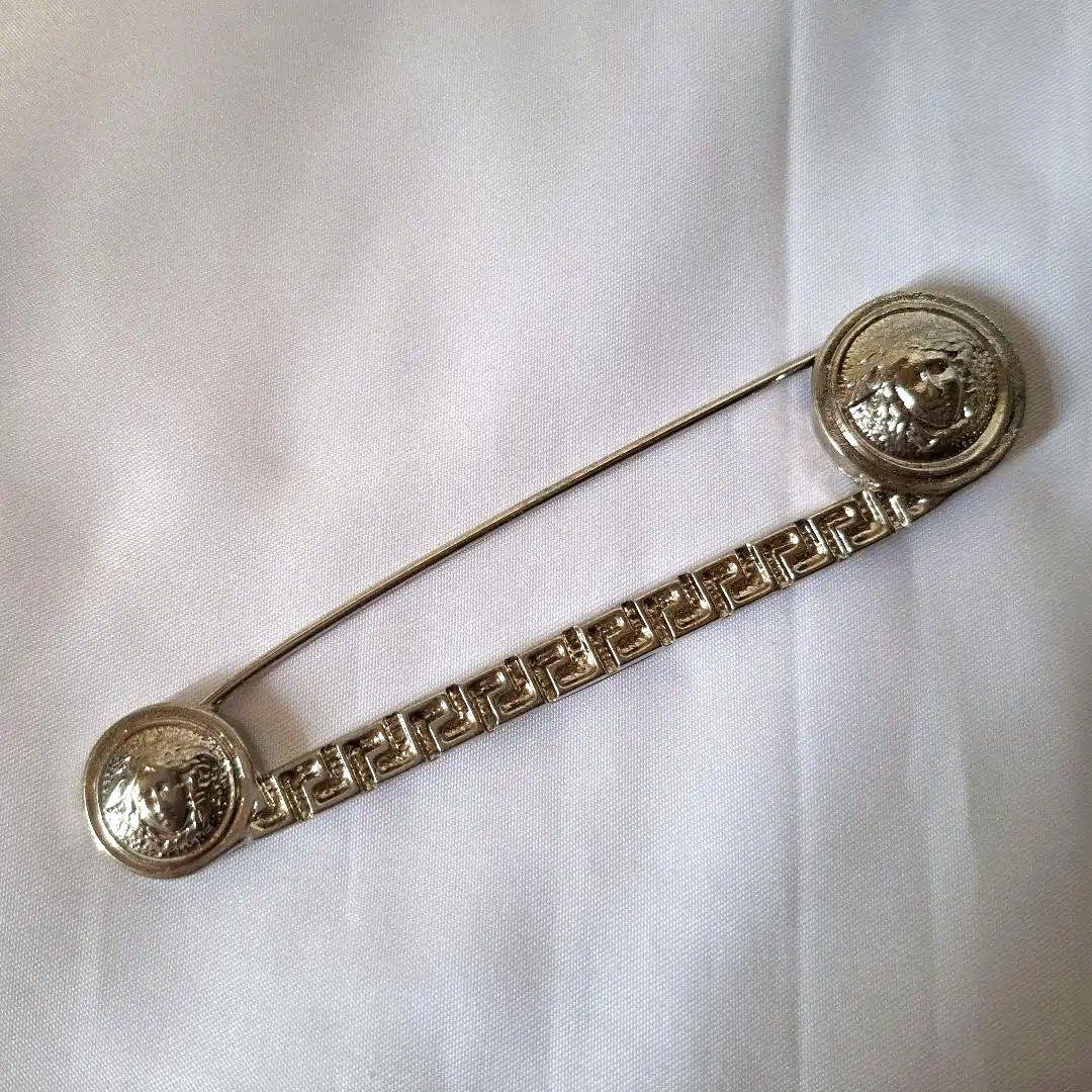 GIANNI VERSACE　ジャンニヴェルサーチメデューサブローチ GIANNI VERSACE ジャンニヴェルサーチ メデューサ ブローチ – VINTAGE