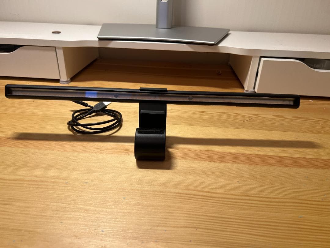 BenQ ScreenBar モニターライト AR17 新品 Amazon.co.jp: BenQ ScreenBar Screen Bar, Hanging Monitor Light