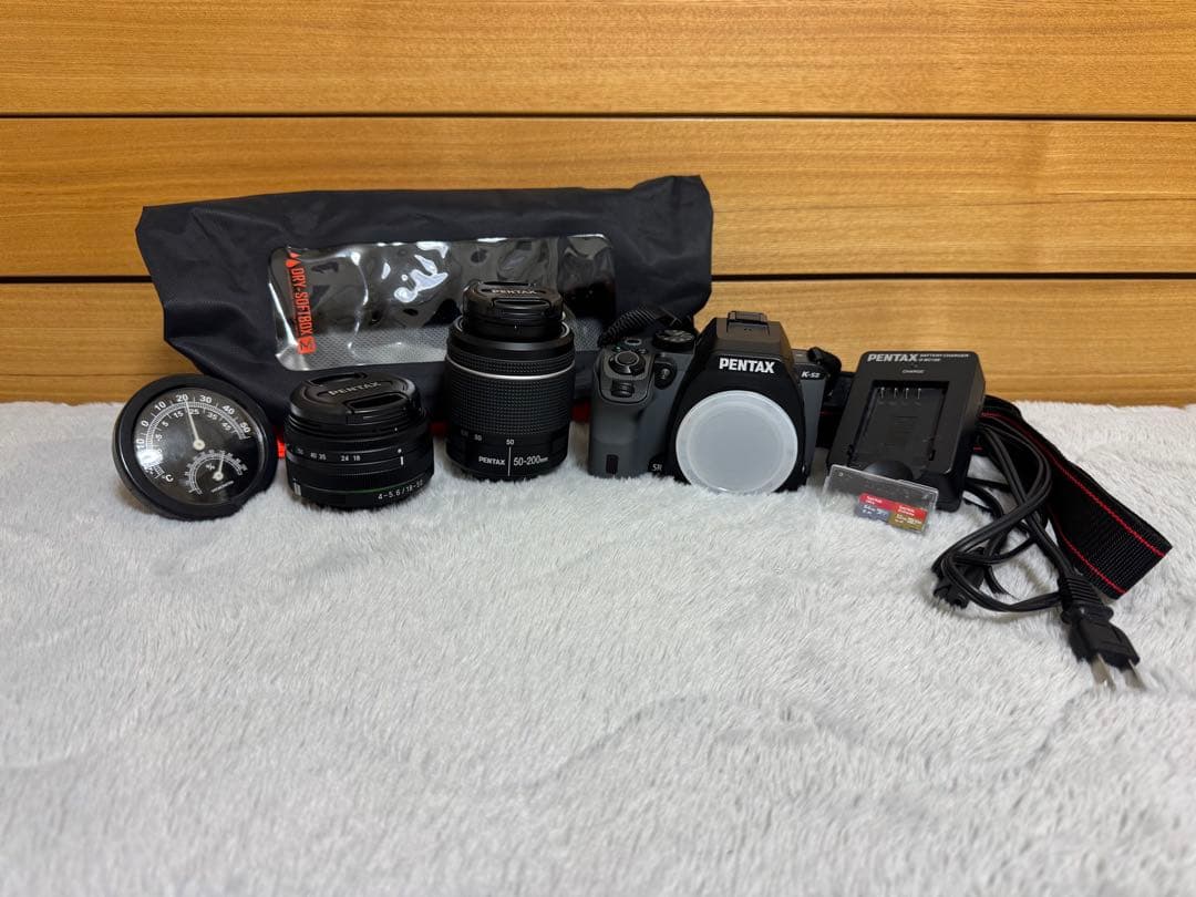 PENTAX K-S2 デジタル一眼レフ 本体とレンズ2つ　その他付属品 PENTAX K-S2 デジタル一眼レフ 本体とレンズ2つ その他付属品 PENTAX K