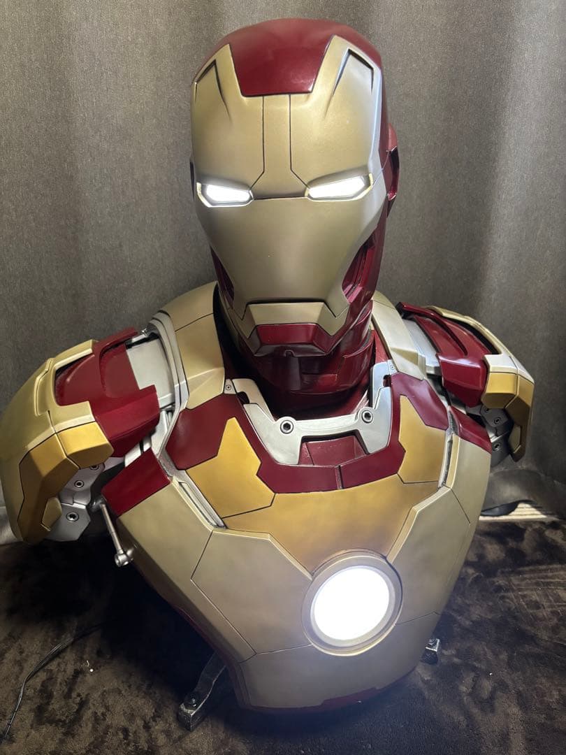 [アイアンマン マーク42 ]マーベル 1/1サイズ　バスト　(箱有り) ホットトイズ・バスト】『アイアンマン3』1／4スケールバスト