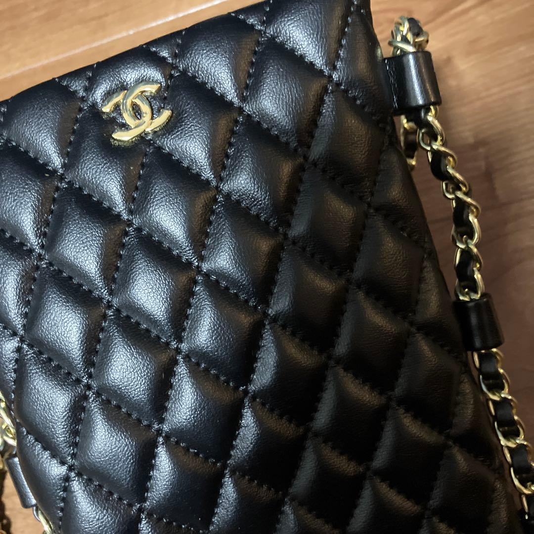 シャネル ノベルティ チェーンスマホショルダー - メルカリ