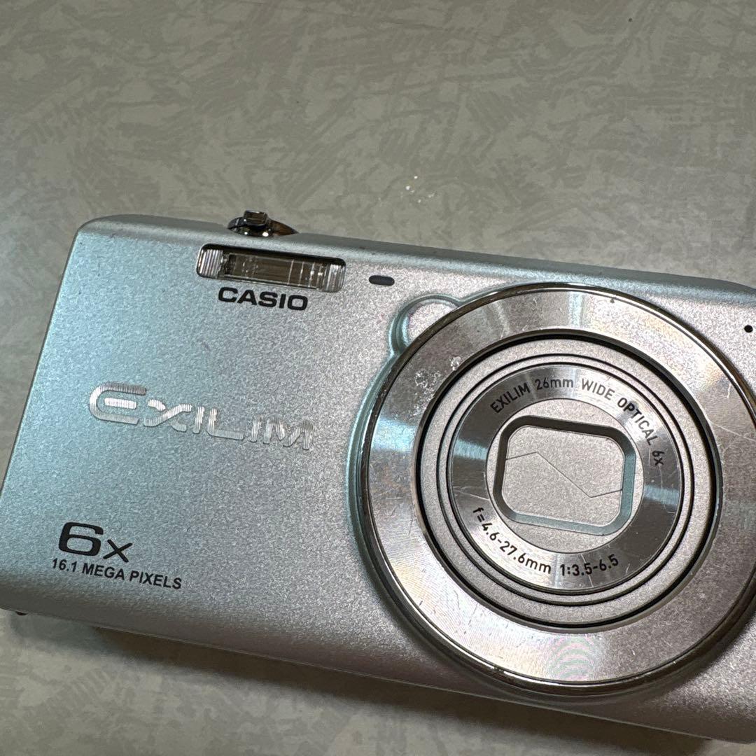 CASIO EXILIM 16.1MP コンパクトデジタルカメラ