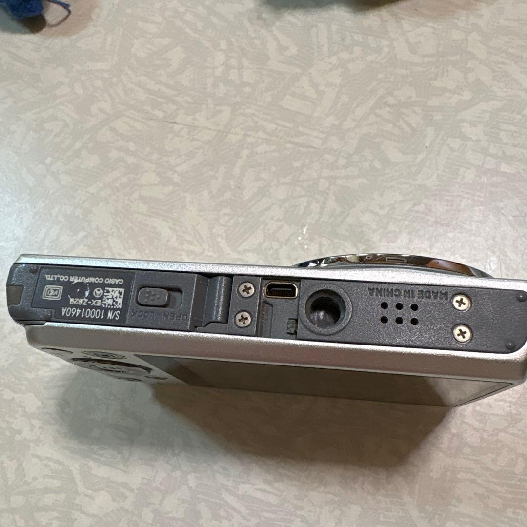 CASIO EXILIM 16.1MP コンパクトデジタルカメラ