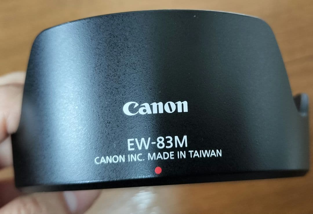 キヤノンEF24-105mm F3.5-5.6 IS STM EW-83M 付き