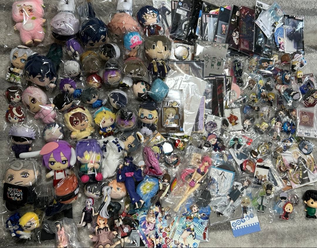 キャラクターグッズまとめ売り　漫画　アニメ　グッズ　セット　おまとめ　210個 アニメ 漫画 キャラクターグッズ まとめ売り 缶バッジ カード - メルカリ