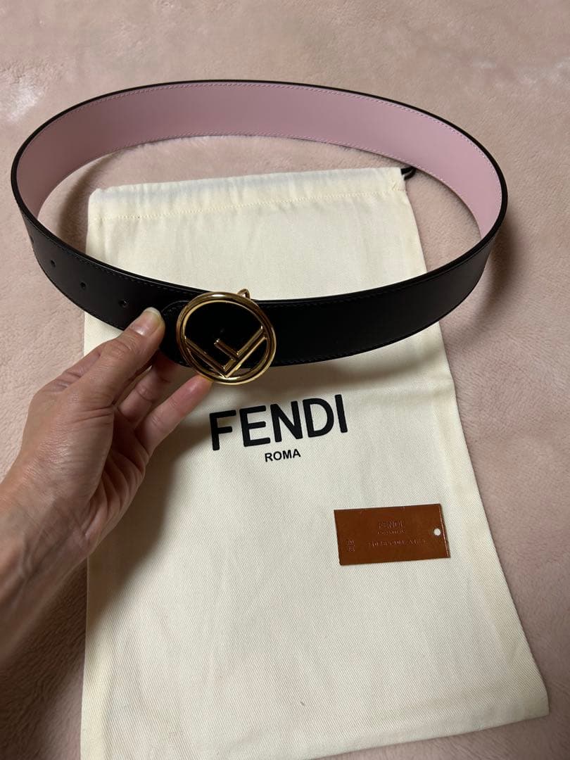 ⭐︎新品未使用⭐︎FENDI リバーシブル(ブラック/ピンク) レザーベルト ラウンド FFベルト レザー ブラック | Fendi