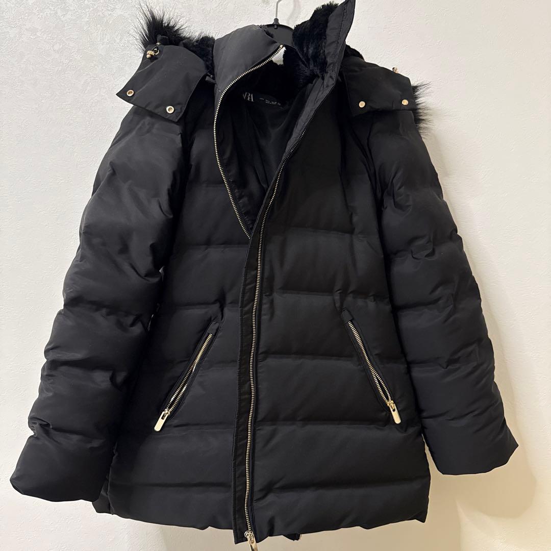 ZARA フード付きブラックダウンジャケット - メルカリ