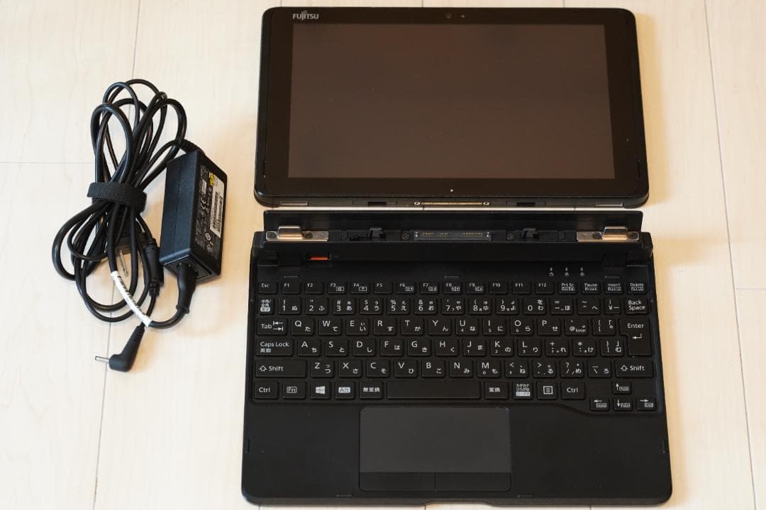 【美品】富士通タブレット ARROWS Tab Q507/PE＋専用キーボード 富士通（FUJITSU） ARROWS Tab Q507/PE 中古 タブレット Win10 防水