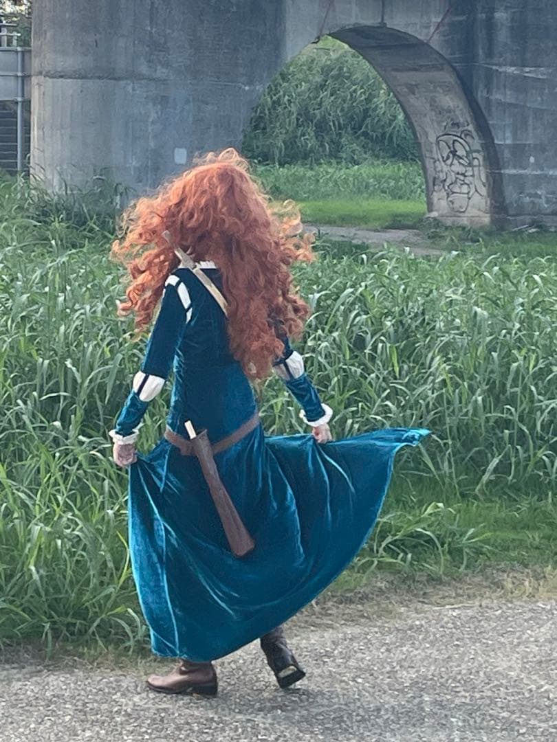 Dハロ　メリダ コスプレ衣装　ウィッグ　小道具付き ディズニー メリダとおそろしの森 メリダ コスプレ Dハロ - メルカリ