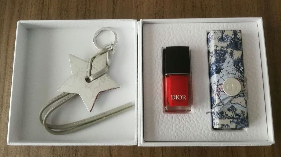 Dior クリスタル会員バースデーギフト2025 ノベルティ 2024 チャーム