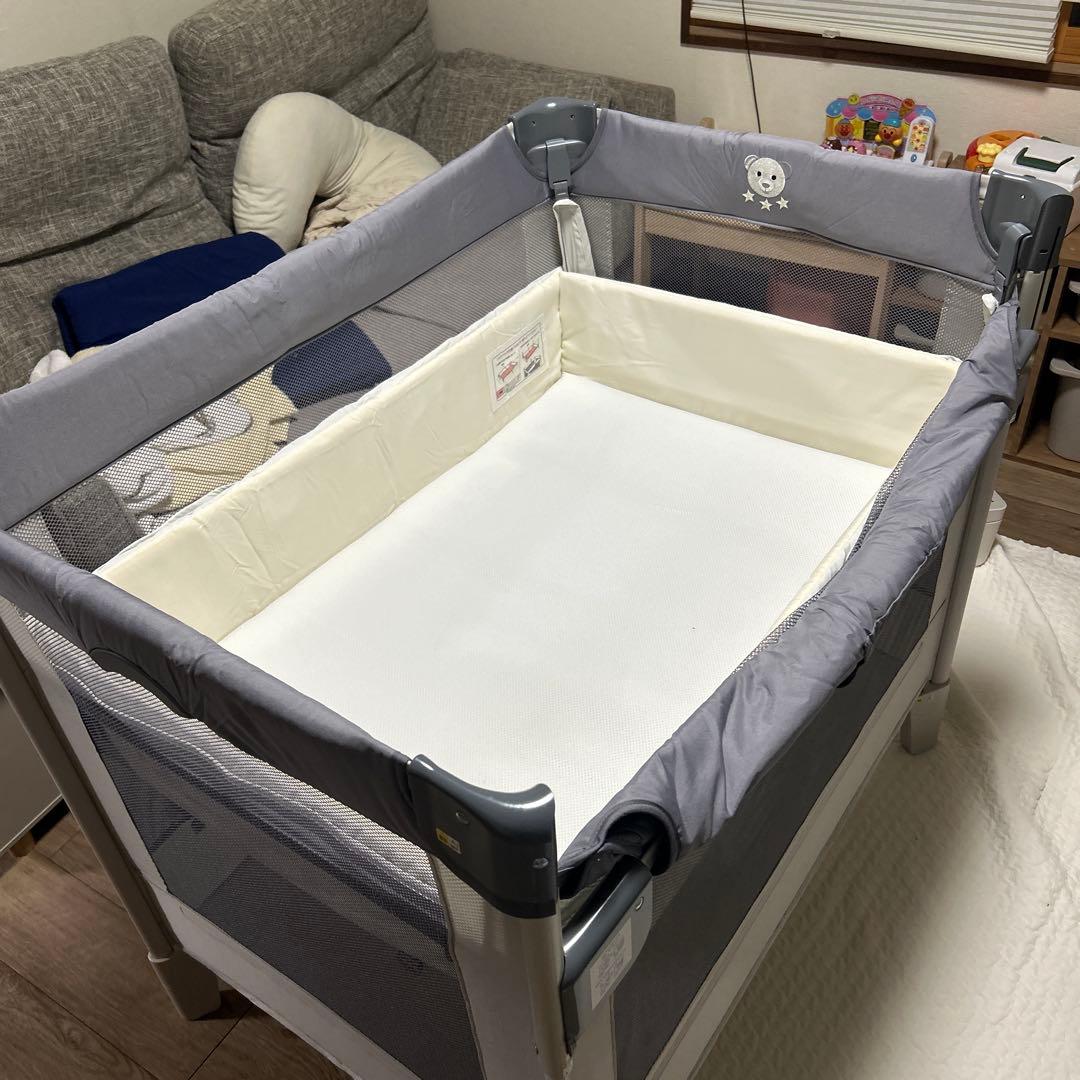 ココネルエアー　美品　三ヶ月使用 ココネル エアー ミルク WH アップリカ製折り畳みベビーベッド №44915