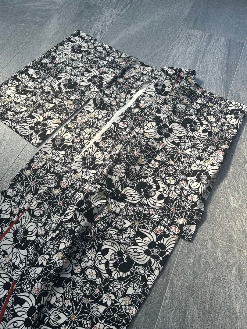 高島屋謹製　正絹　袷小紋 　型染めのモダンな花模様 高島屋謹製 正絹 袷小紋 型染めのモダンな花模様