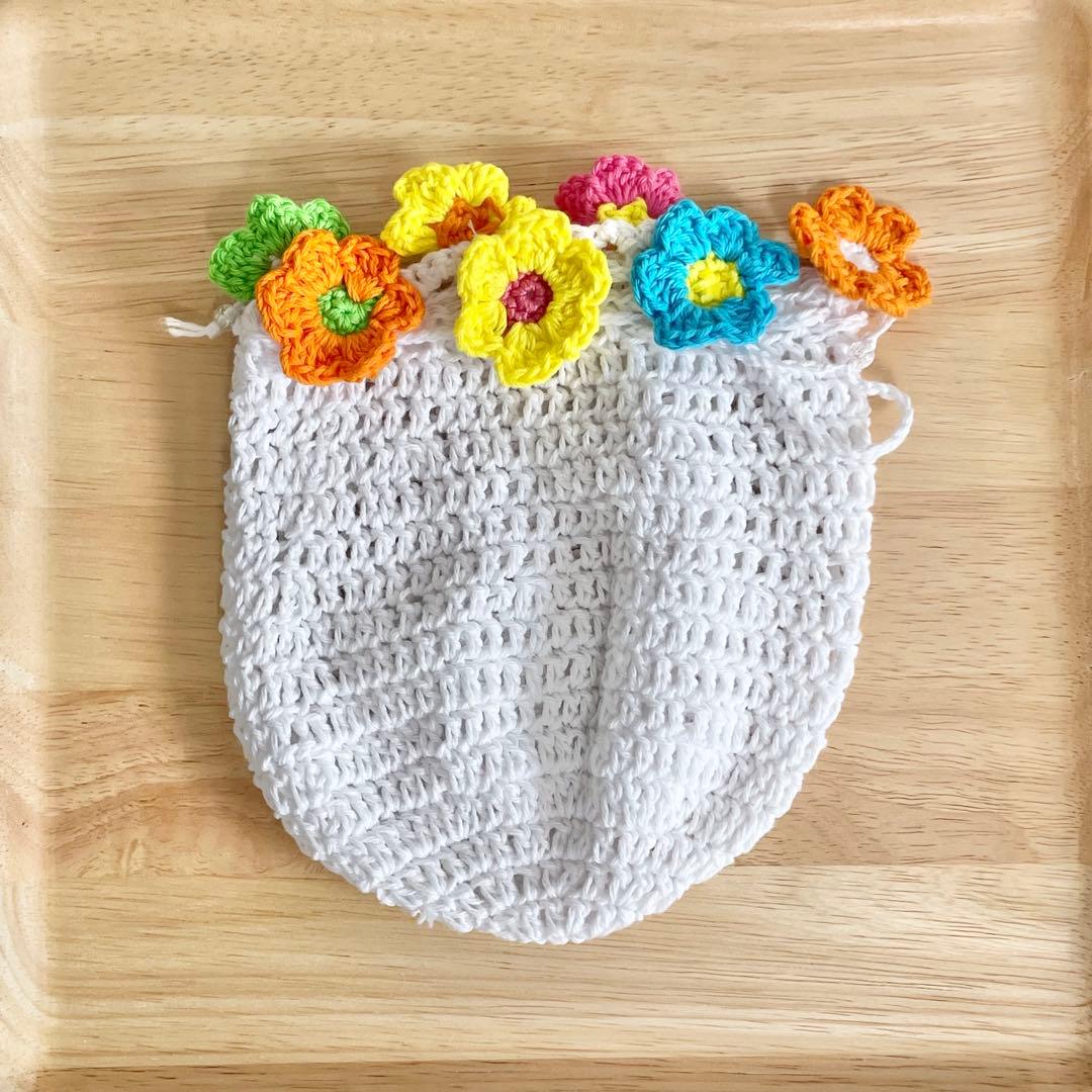 花 巾着ポーチ かぎ編み ハンドメイド 編み物 花束 ブーケ - メルカリ