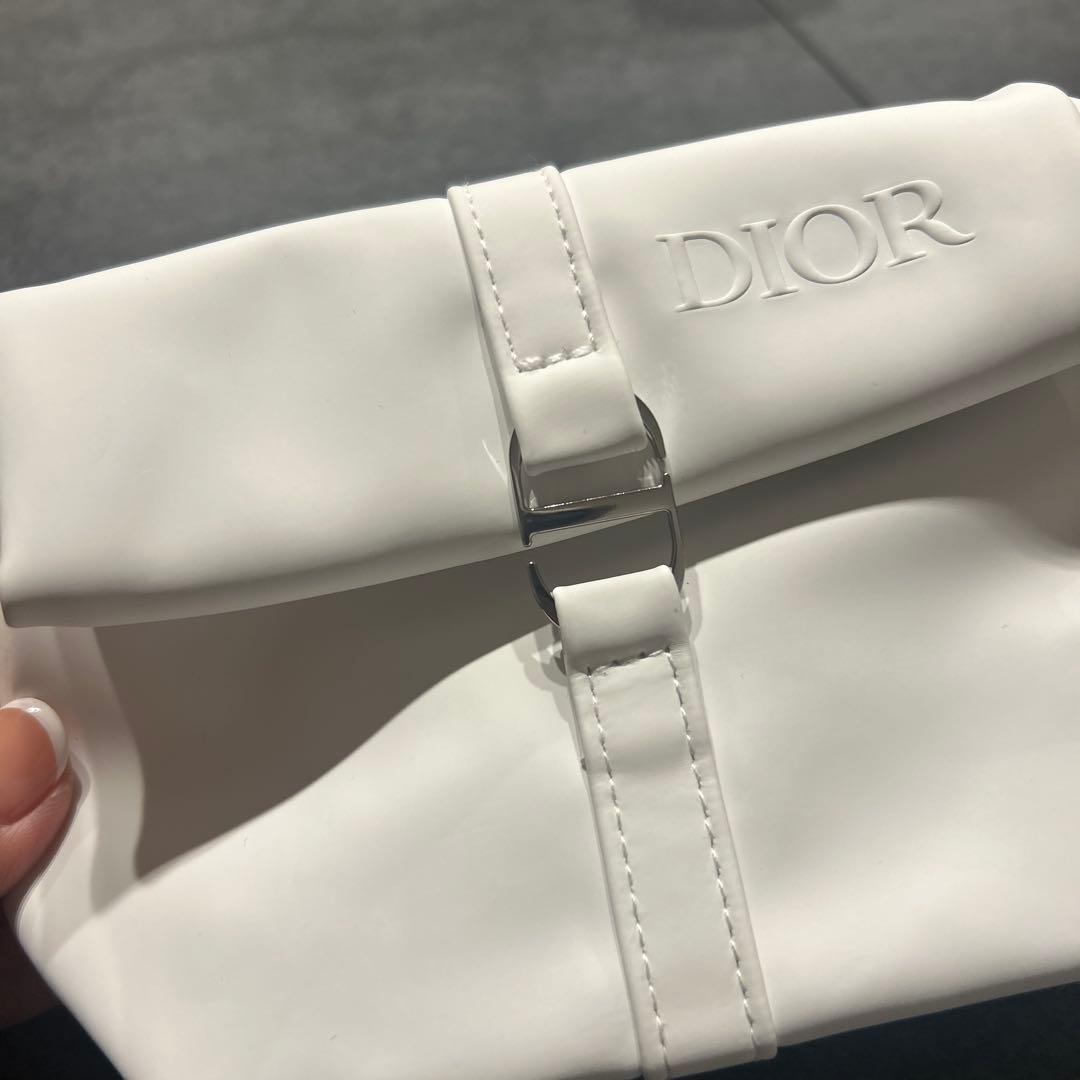 Dior ホワイト ノベルティポーチ - メルカリ