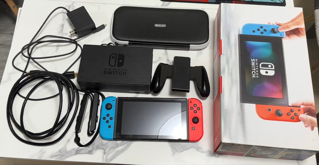 【美品】Nintendo Switch 赤/青 本体一式＋専用カバー Amazon.co.jp: Nintendo Switch マリオレッド×ブルー セット : ゲーム