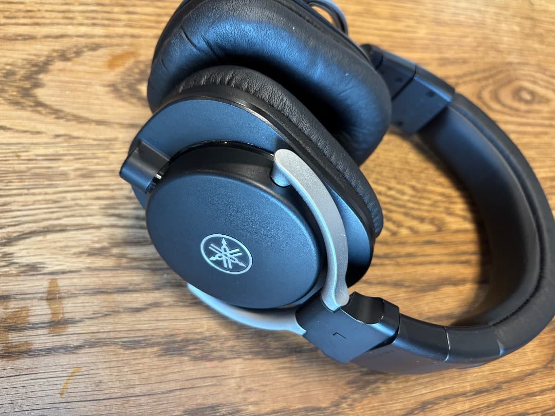 YAMAHA / HPH-MT8 モニターヘッドホン YAMAHAの定番モニターヘッドホンHPH-MT8。最近プロを含む多くのDTMerが