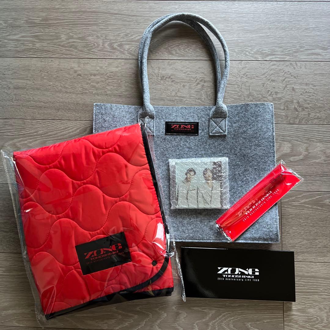 東方神起 2025 ZONEツアー スーパープレミアムシート付属グッズ - メルカリ