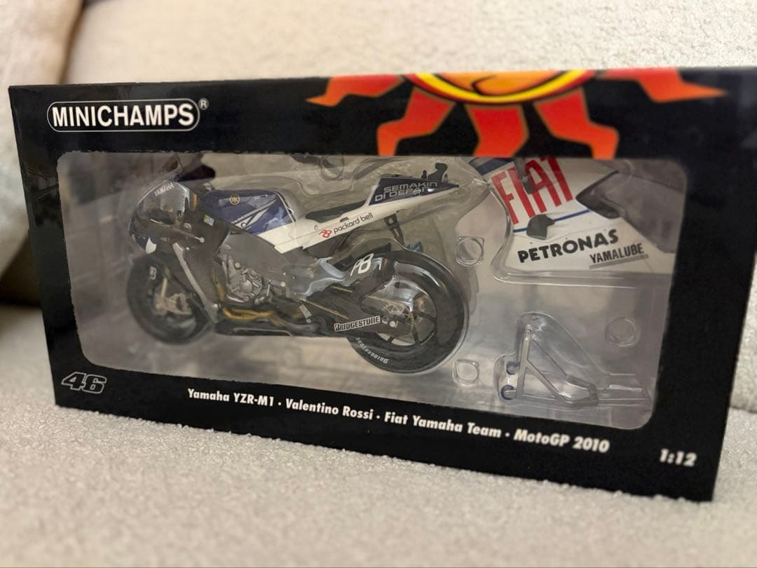 ヤマハ FIAT YZR-M1 バレンティーノ・ロッシ 史上最強のライダー”バレンティーノ・ロッシの愛機YZR-M1を1/4ビッグ