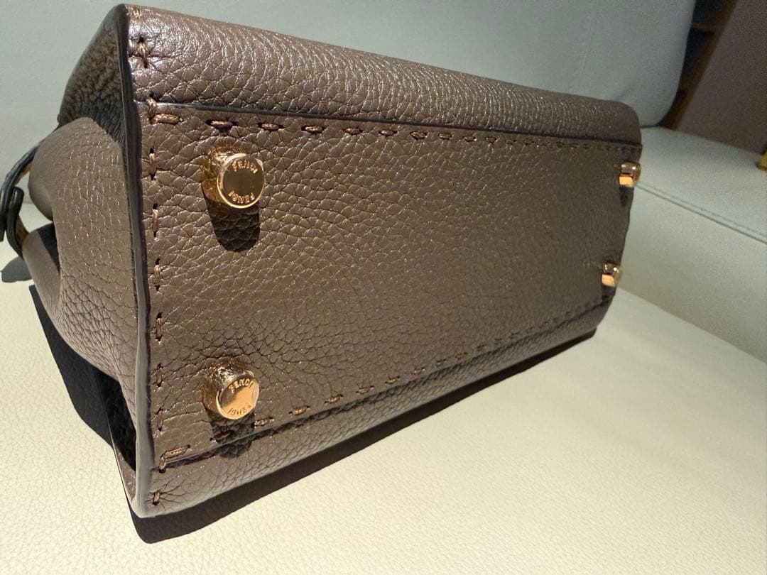 FENDIピーカブーアイコニックエッセンシャリー,ワンダーズキーホルダー