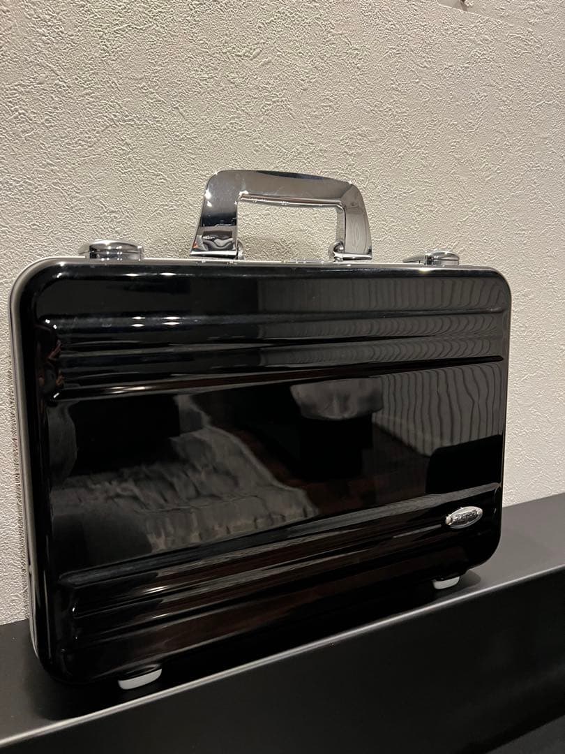 ZERO HALLIBURTON ブラックアタッシュケース - メルカリ