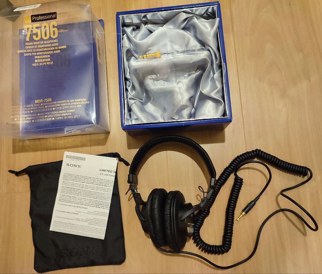ほぼ新品 SONY MDR-7506 モニターヘッドフォン Amazon.com: Sony MDR7506 Professional Large Diaphragm Headphone