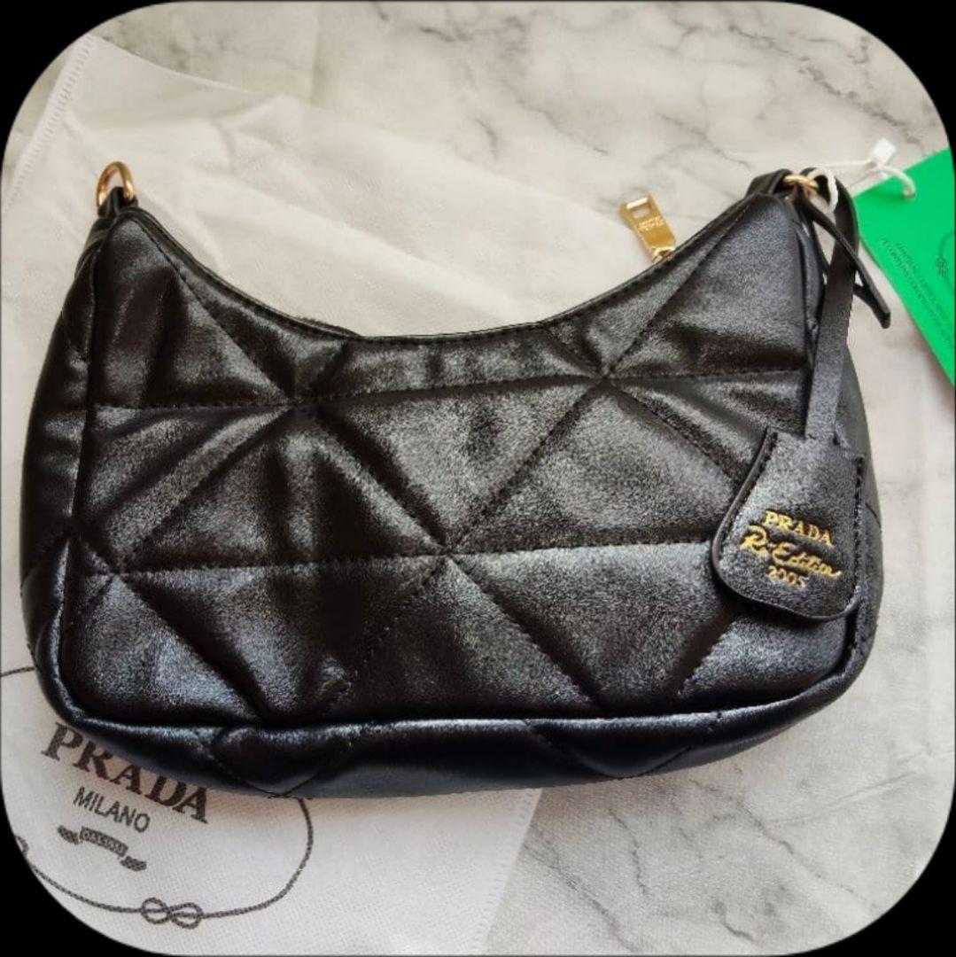 PRADAノベルティブラック ショルダーバッグ キルティング - メルカリ