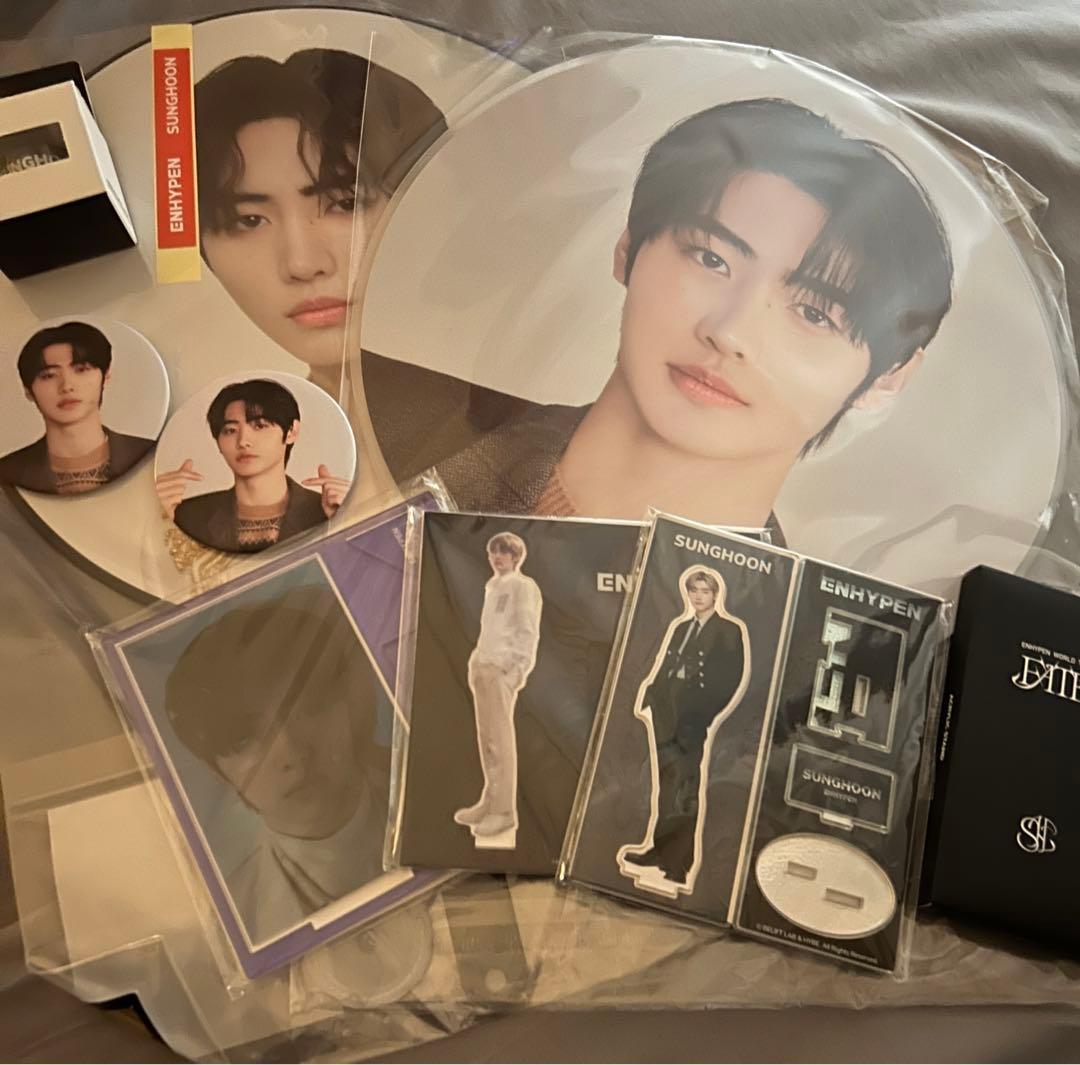 ENHYPEN ソンフン うちわ アクスタ デコリング 缶バッジ まとめ売り ENHYPEN ソンフン うちわ まとめ売り 4枚 - メルカリ