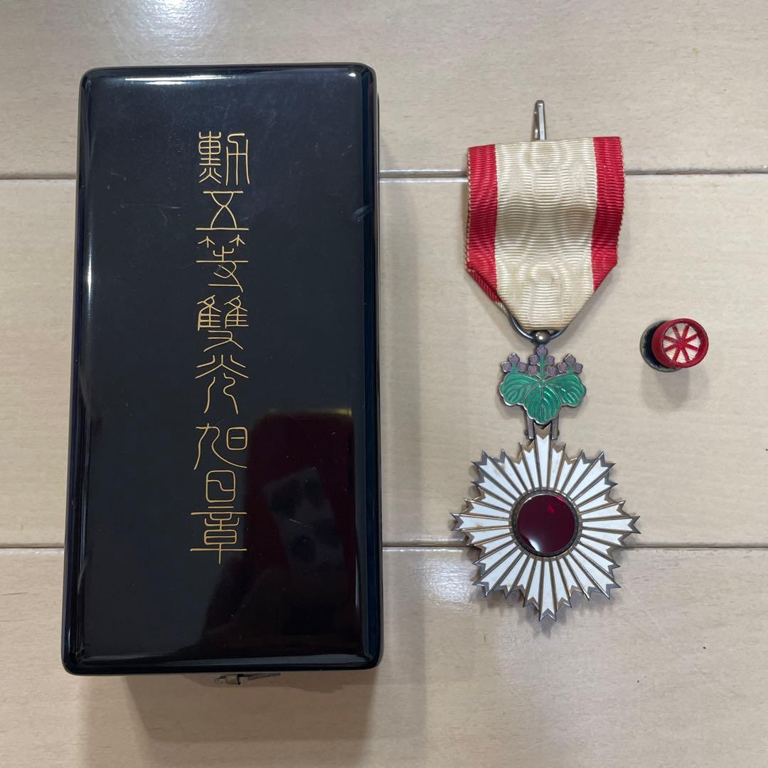 勲六等単光旭日章　勲章　記章　勳六等　大日本帝国　旧日本軍　アンティーク 千葉県】勲六等単光旭日章(旭日単光章)略章のセットを出張買取しました