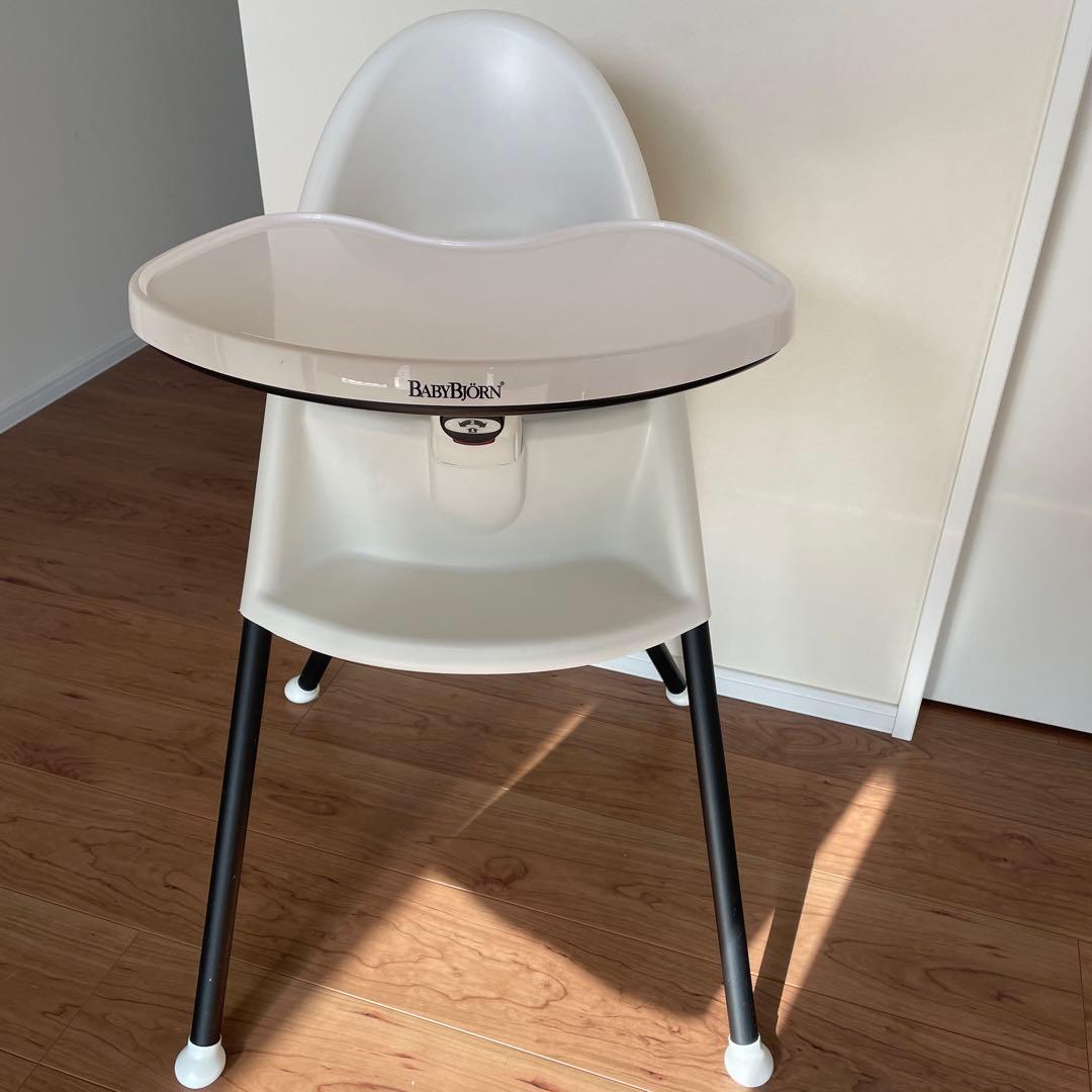 ベビービョルン★ハイチェア★安全ベルトありBabyBjörn ホワイト★ブラック ハイチェア ベビービョルン(ベビーチェア)のレンタル-点検清掃済・安心