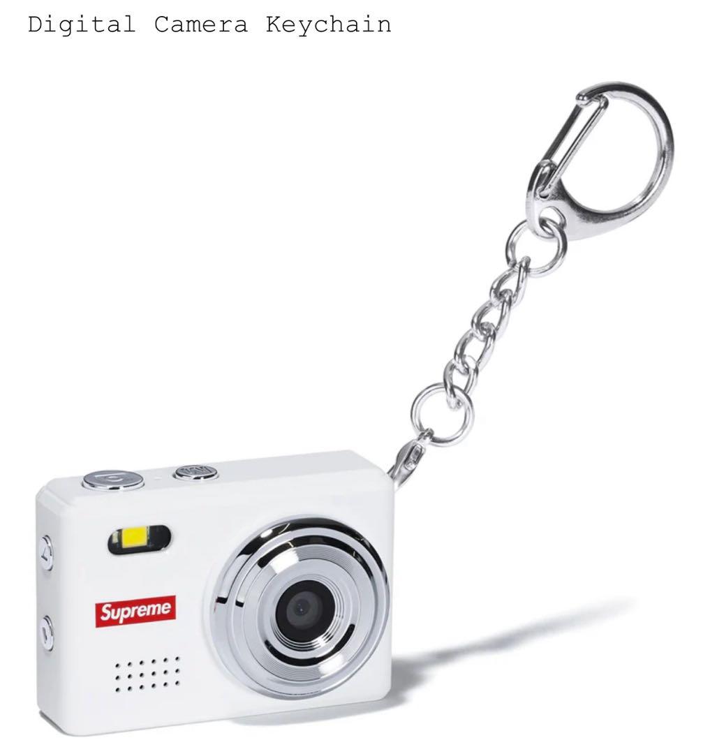 新品未使用　Supreme Digital Camera Keychain SUPREME DIGITAL CAMERA KEYCHAIN 跟32 GB TF card and USB-C充電線