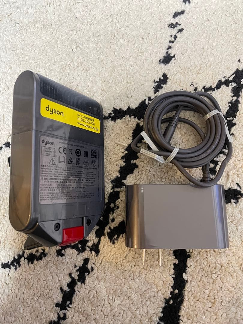 【新品未使用・純正｝ダイソン◆バッテリー・充電器セットSV18◆Dyson掃除機 Dyson（ダイソン） 正規品 digital slim + SV18シリーズ 専用 純正
