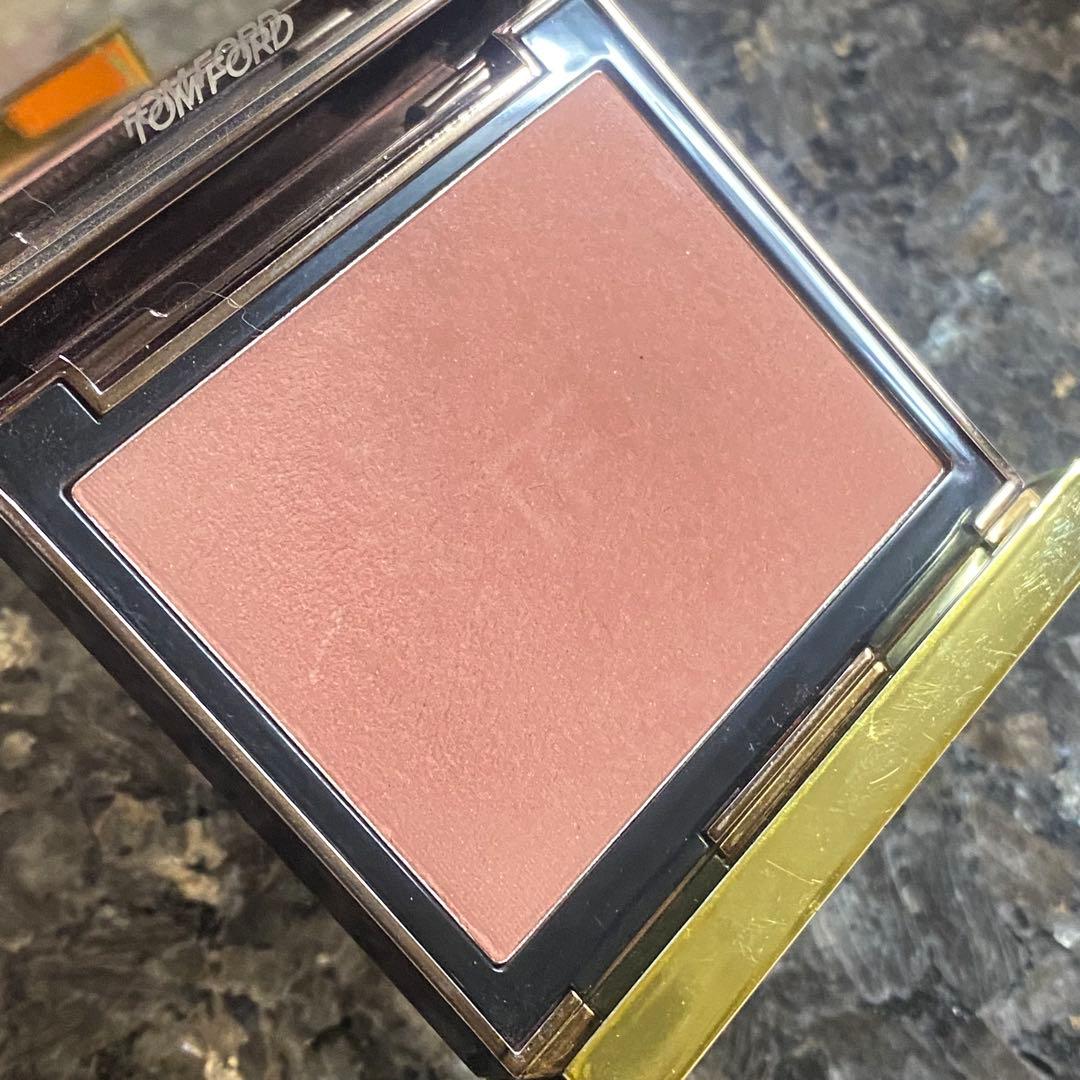 トムフォード チークカラー06 インヒビジョン - メルカリ