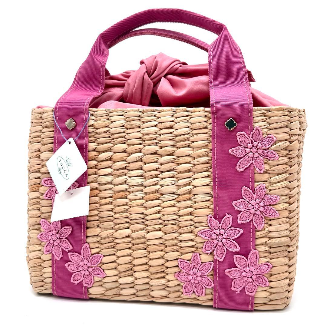 【新品タグ付き】TOCCA かごバッグ フラワー 刺繍 レース ラフィア ピンク お洒落moriガールのピンクローズ刺繍レース付きカジュアルプチ編みかご