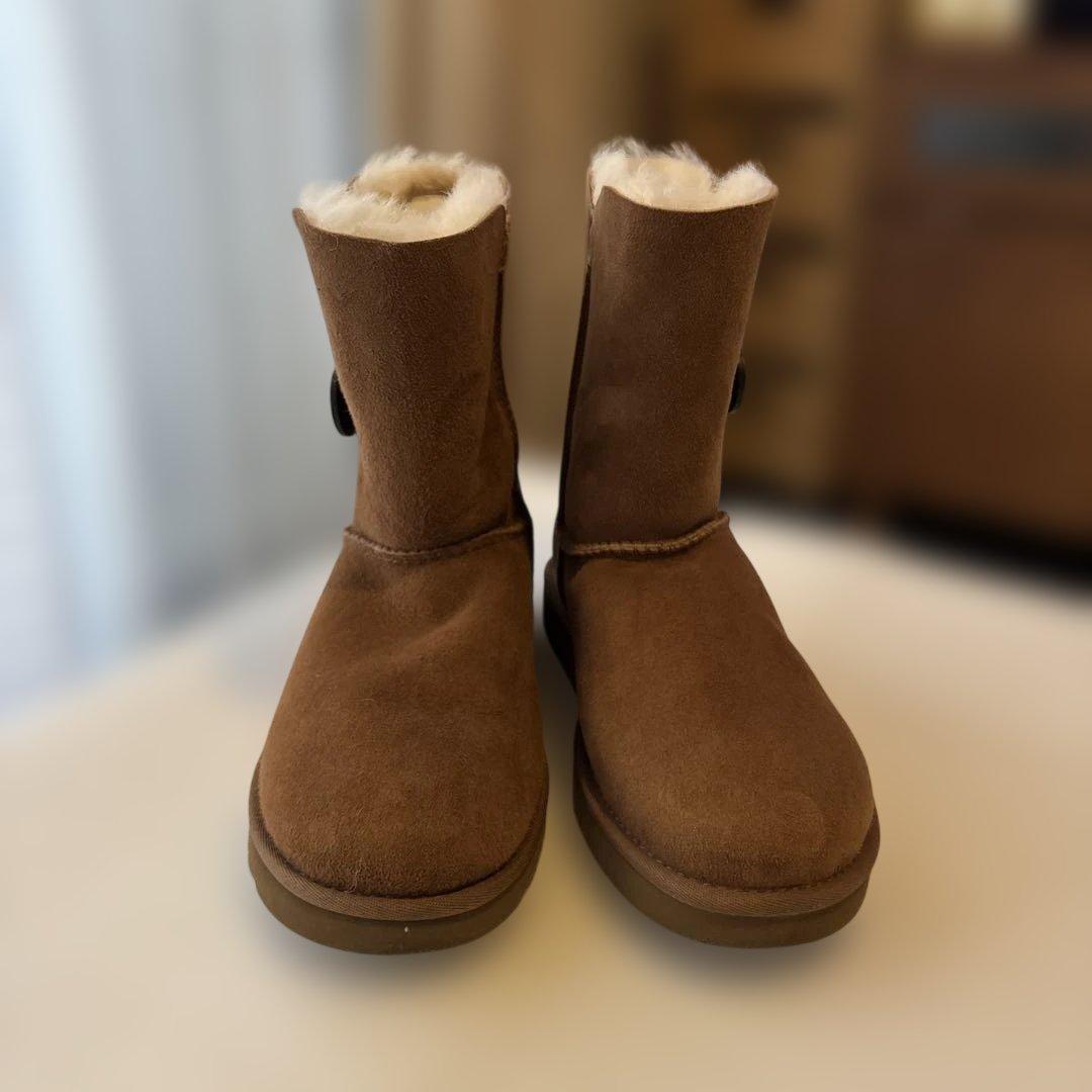 未使用✨美品✨UGG ブラウン ムートンブーツ ボタン付き UGG Australia（アグオーストラリア） 「UGG」 ムートンブーツ 25.0cm