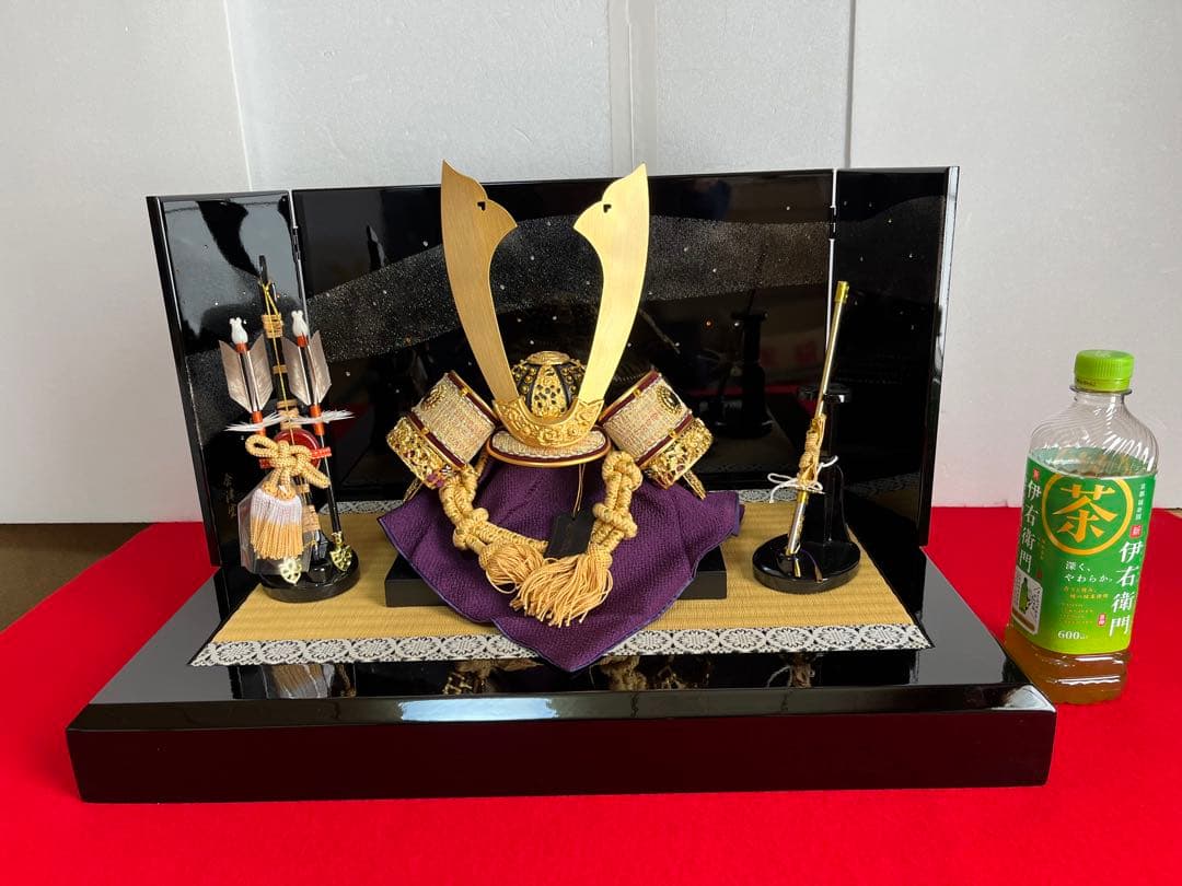 純金箔押之兜セット 楽天市場】五月人形 兜飾り 兜 一徳 8号兜 純金箔押兜 竹雀 丸型台飾り